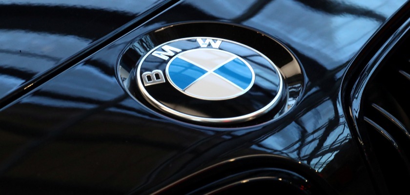 Mainstream Media & Social Media: A Comparative Analysis of BMW NA